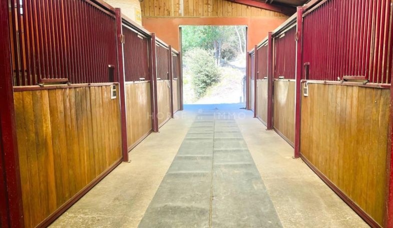 A louer MAISON 7 PIECES 165 M2 LE LUC