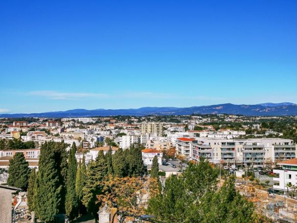 A louer APPARTEMENT DE PRESTIGE T3 76 M2 TERRASSE BORD DE MER SAINT RAPHAEL