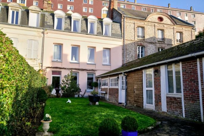 A vendre MAISON DE MAîTRE BORD DE MER SAINT VALERY EN CAUX