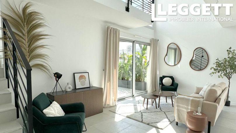 A louer APPARTEMENT DUPLEX DE PRESTIGE T5 111 M2 TERRASSE BORD DE MER ANTIBES