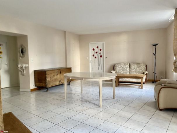 A louer APPARTEMENT T6 122 M2 LUCON