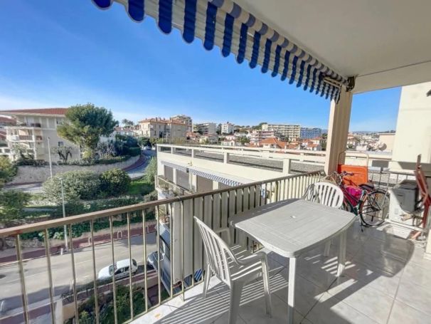 A louer APPARTEMENT DE PRESTIGE T3 89 M2 TERRASSE BORD DE MER CANNES