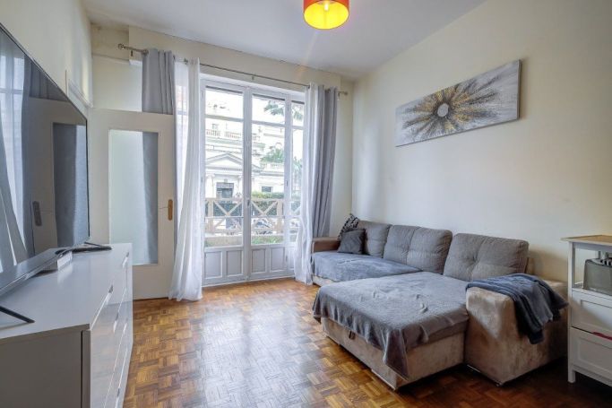 A louer STUDIO 34 M2 TERRASSE BORD DE MER NICE