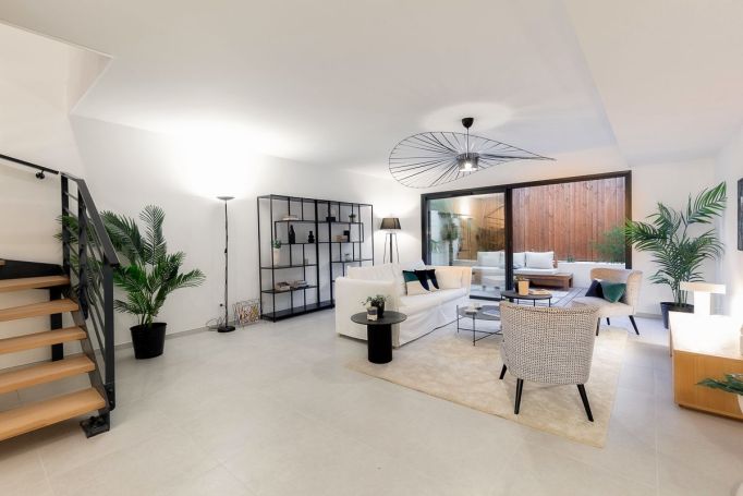 A vendre APPARTEMENT DUPLEX T4 126 M2 TERRASSE BORD DE MER MARSEILLE