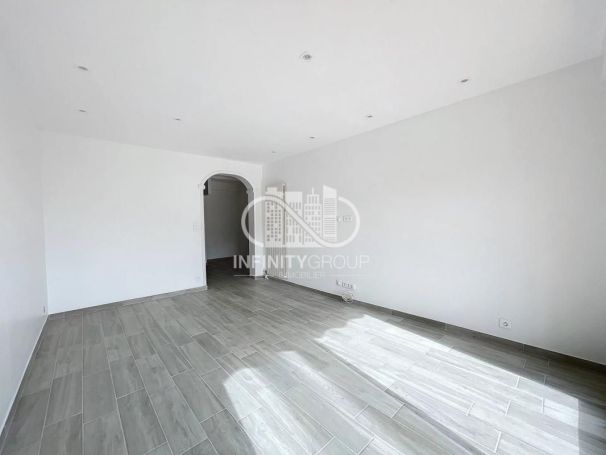 A louer APPARTEMENT T3 60 M2 BORD DE MER CANNES