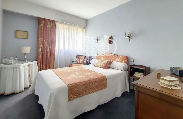 A vendre APPARTEMENT DE PRESTIGE T3 89 M2 TERRASSE BORD DE MER JUAN LES PINS