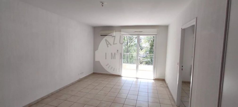 A vendre APPARTEMENT T2 39 M2 TERRASSE SAINT ZACHARIE