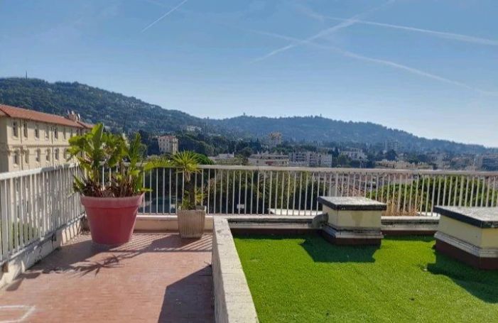 A louer APPARTEMENT T4 88 M2 TERRASSE BORD DE MER CANNES