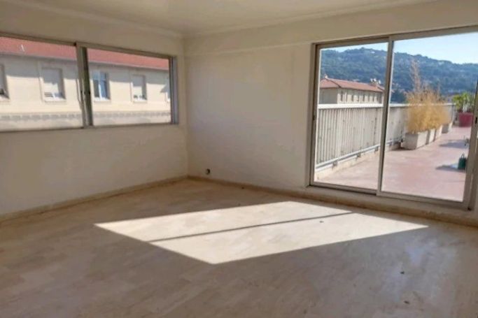 A louer APPARTEMENT T4 88 M2 TERRASSE BORD DE MER CANNES