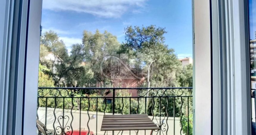 A louer STUDIO NEUF 27 M2 BORD DE MER CANNES