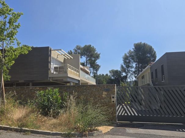 A louer APPARTEMENT NEUF T3 83 M2 TERRASSE BORD DE MER LA CIOTAT