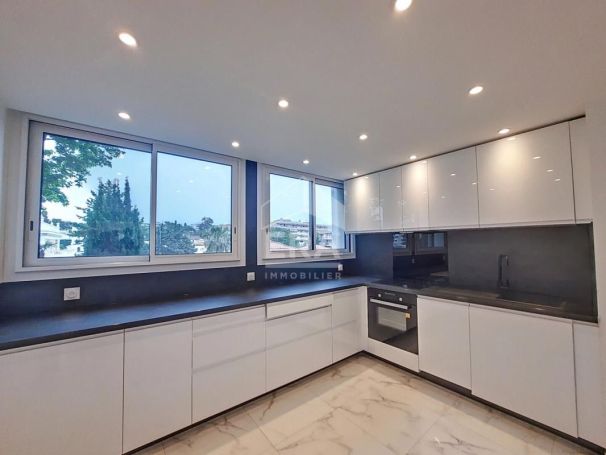 A louer APPARTEMENT NEUF T4 125 M2 TERRASSE BORD DE MER CAGNES SUR MER