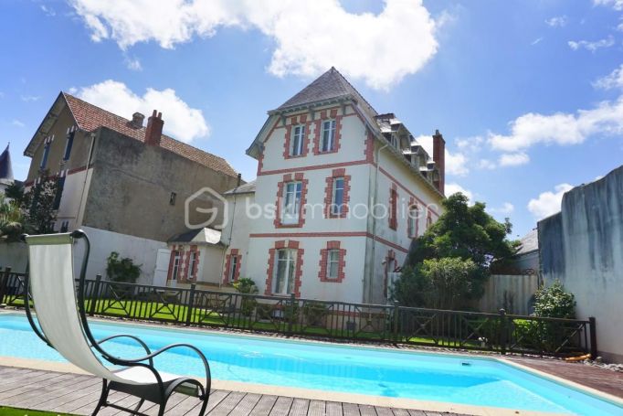 MAISON  DE MAîTRE PIEDS DANS L'EAU LE CROISIC