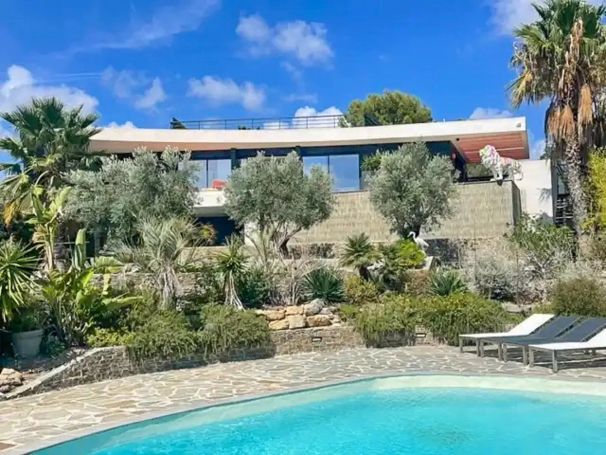 A vendre BELLE VILLA CONTEMPORAINE 6 PIECES 260 M² VUE MER SAINT RAPHAEL