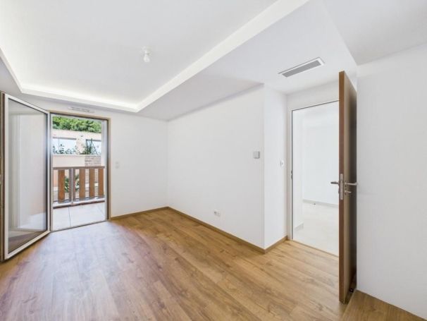 A louer APPARTEMENT DE PRESTIGE T2 45 M2 TERRASSE PIEDS DANS L'EAU AJACCIO