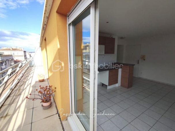 A vendre Appartement T3 avec terrasse et double parking - proximitÃ© st Charles 13003 Marseille 3e Arrondissement