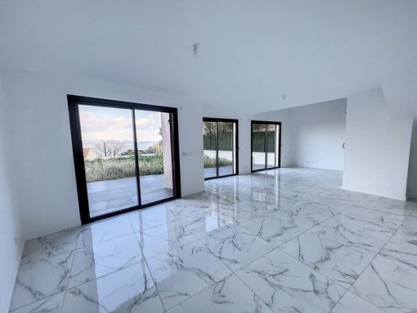 A vendre BELLE maison 3 PIECES 85 m² vue mer La Ciotat