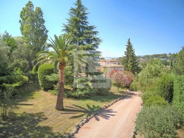 MAISON  5 PIECES 178 M2  MOUGINS