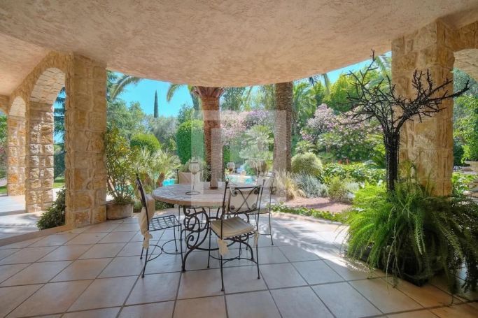 MAISON  5 PIECES 178 M2  MOUGINS