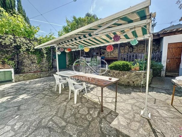 A louer MAISON 6 PIECES 193 M2 BORD DE MER ANTIBES