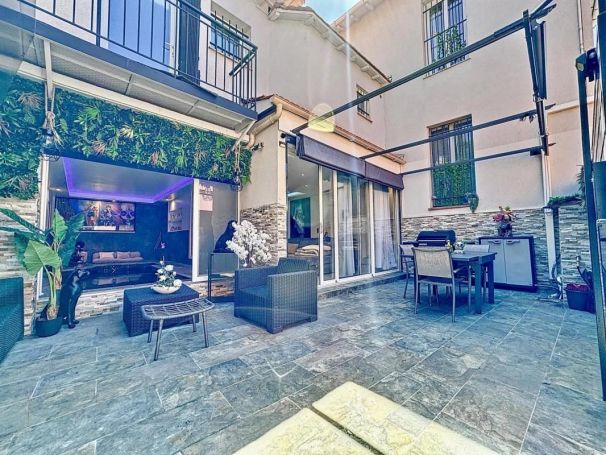 A louer APPARTEMENT T4 90 M2 TERRASSE BORD DE MER CAGNES SUR MER