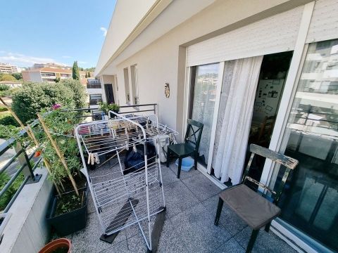 APPARTEMENT  45 M2 TERRASSE BORD DE MER MARSEILLE