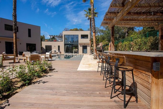 MAISON  CONTEMPORAINE BORD DE MER GRIMAUD