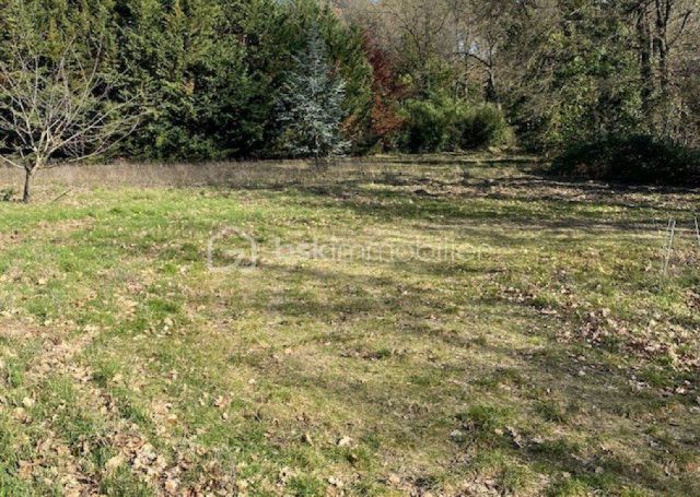 A vendre Terrain constructible 1953 m² viabilisE  La Roque D Antheron