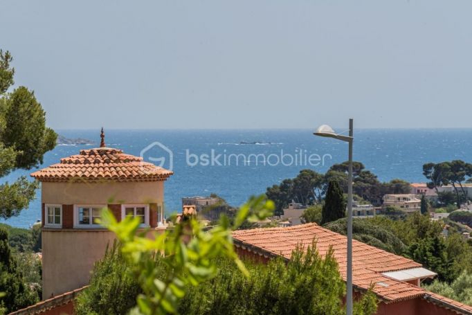 APPARTEMENT T4 84 M2 TERRASSE BORD DE MER BANDOL