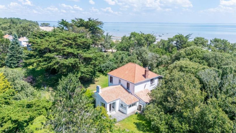 A louer MAISON  7 PIECES 190 M2 BORD DE MER NOIRMOUTIER EN L ILE