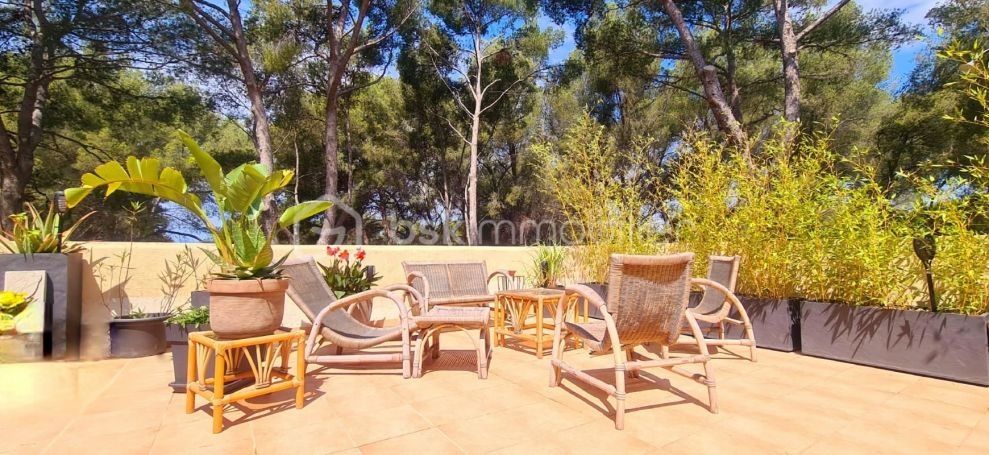 APPARTEMENT T4 72 M2 TERRASSE BORD DE MER SANARY SUR MER