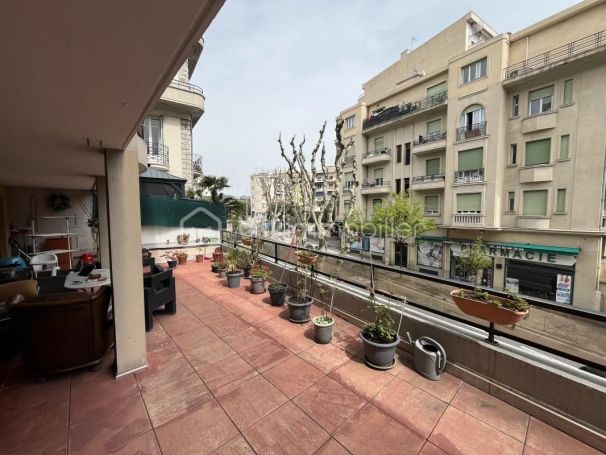 APPARTEMENT T3 61 M2 TERRASSE BORD DE MER NICE