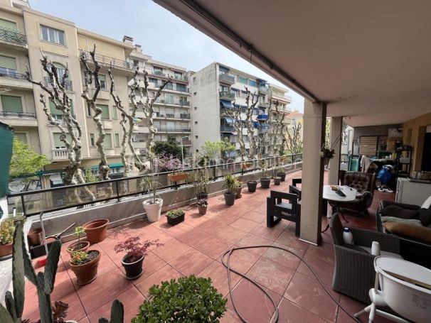 APPARTEMENT T3 61 M2 TERRASSE BORD DE MER NICE