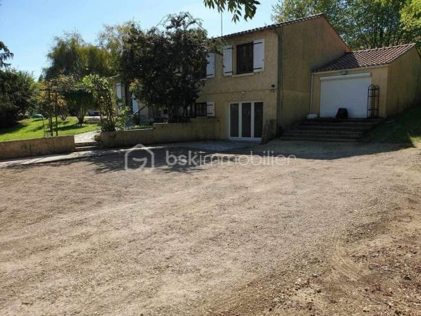 MAISON  7 PIECES 165 M2  TONNAY CHARENTE