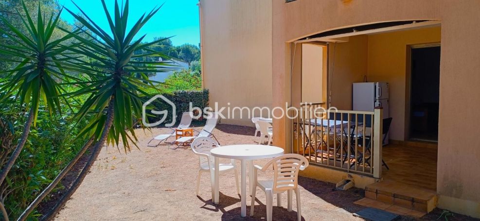 STUDIO  18 M2 BORD DE MER SANARY SUR MER