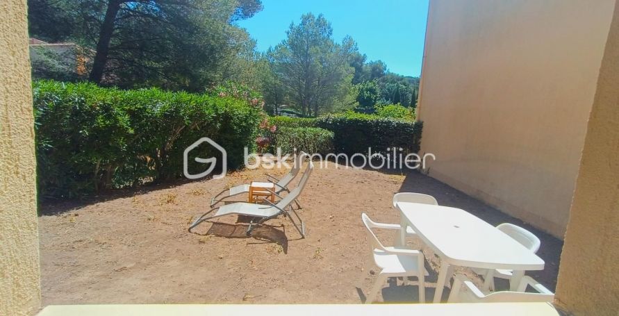 STUDIO  18 M2 BORD DE MER SANARY SUR MER