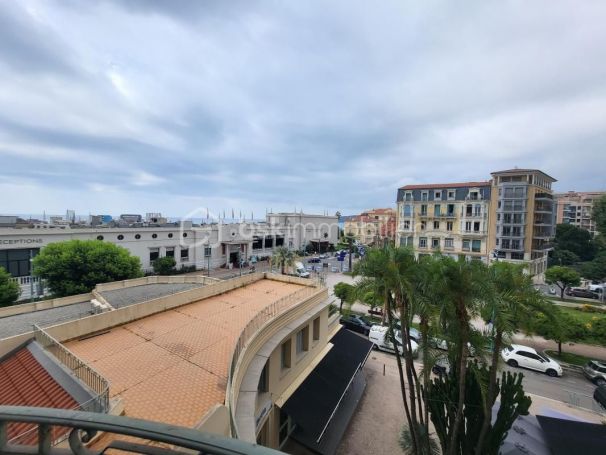 APPARTEMENT DE PRESTIGE T4 168 M2 VUE MER MENTON