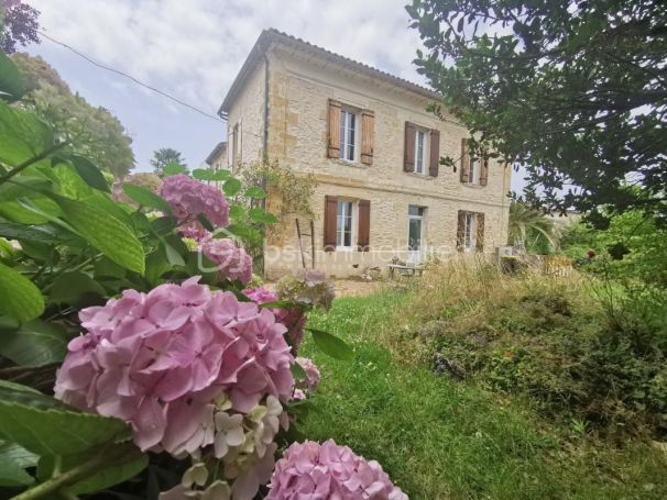 MAISON  DE MAîTRE  BELVES DE CASTILLON