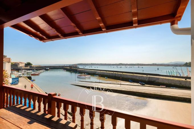 A vendre APPARTEMENT T4 113 M² DUPLEX VUE SUR LE PORT SOCOA CIBOURE