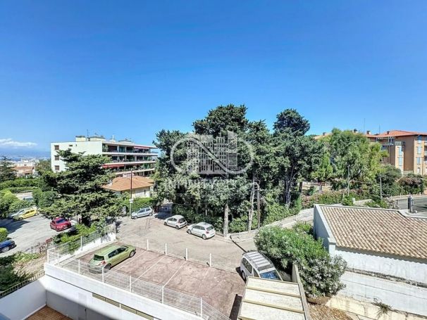 APPARTEMENT T2 65 M2 TERRASSE BORD DE MER ANTIBES