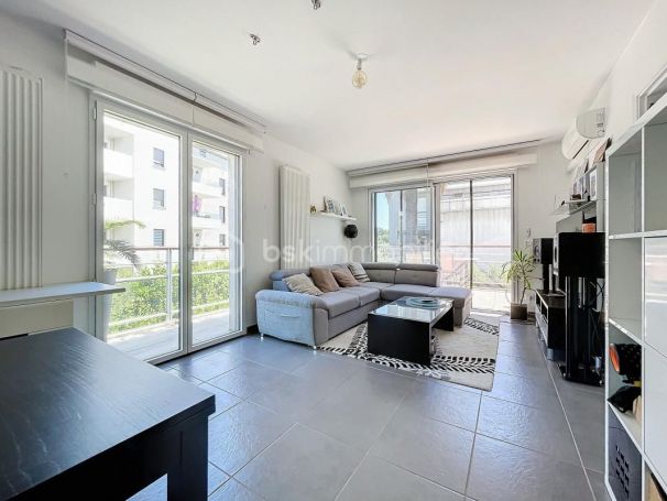 APPARTEMENT T2 52 M2 TERRASSE BORD DE MER ANTIBES