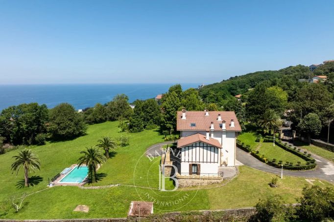 A vendre MAGNIFIQUE PROPRIETE 1000 M² BORD DE MER IGELDO