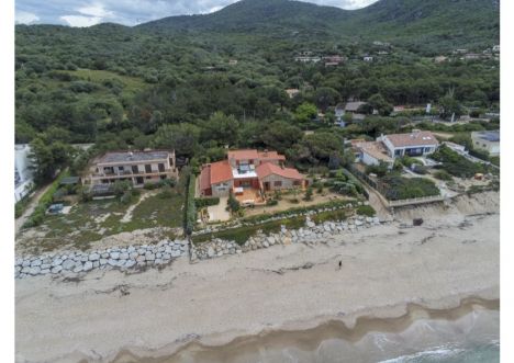 PROPRIETE D'EXCEPTION 6 PIECES 156 M2 PIEDS DANS L'EAU ET SUR LA PLAGE D'OLMETO