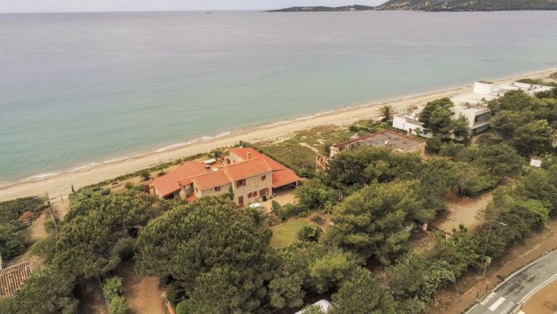 A vendre PROPRIETE D'EXCEPTION 6 PIECES 156 M2 PIEDS DANS L'EAU ET SUR LA PLAGE D'OLMETO