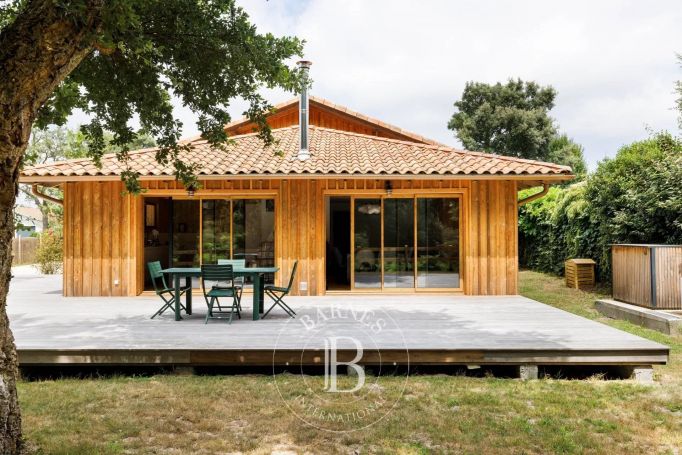 A vendre jolie maison en bois 5 PIECES 150 M² PROCHE MER ET GOLF MOLIETS-ET-MAA