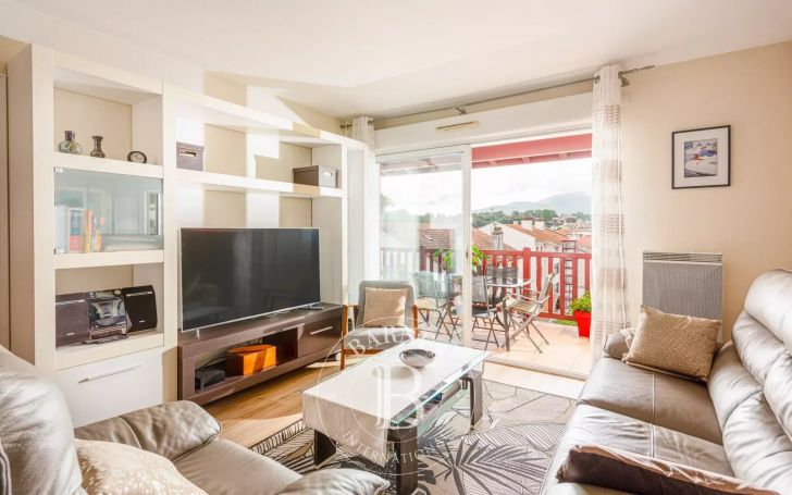 A vendre BEL APPARTEMENT 71 M² TERRASSE PROCHE CENTRE VILLE CIBOURE