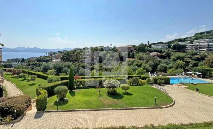 APPARTEMENT T4 121 M2 TERRASSE VUE MER CANNES