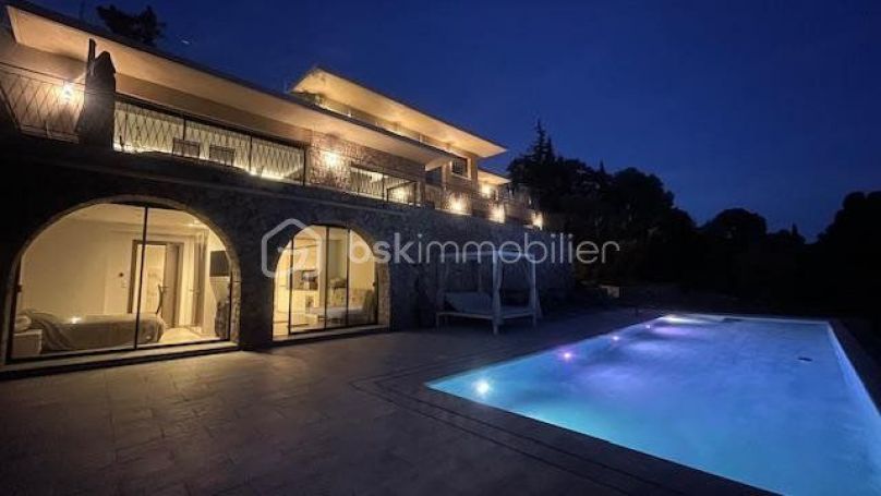 MAISON  7 PIECES 370 M2  MOUGINS