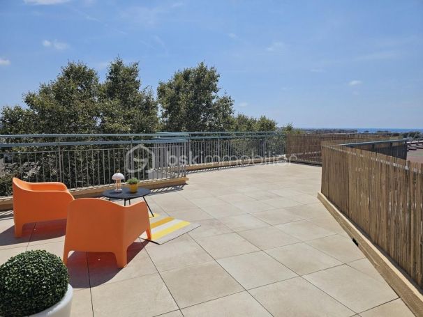 APPARTEMENT T3 62 M2 TERRASSE BORD DE MER CAGNES SUR MER