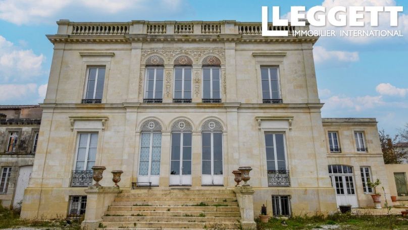 MAISON  DE MAîTRE  TONNAY CHARENTE